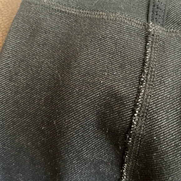 Cropped lululemon pants with button detail - Picture 5 of 5